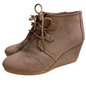 Toms Metallic Gunmetal Gold Taupe Lace Up Desert Wedge Booties Size 6 Like new!